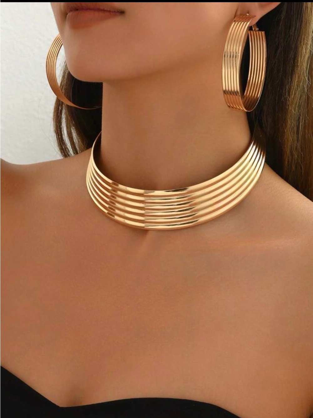 SHEIN Gold Ribbed Collar Choker Necklace with Matching Hoop Earrings